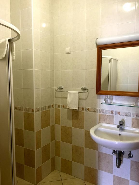 Racz Fogado Hotel Kisoroszi Ngoại thất bức ảnh