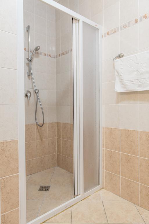 Racz Fogado Hotel Kisoroszi Ngoại thất bức ảnh